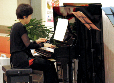 院内ピアノコンサートの様子の写真3